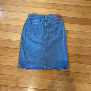 Levi’s skirt